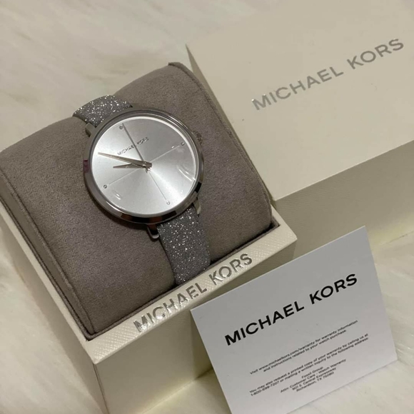 MICHAEL KORS GLITTERY LADIES WATCH - Picture 2 of 7